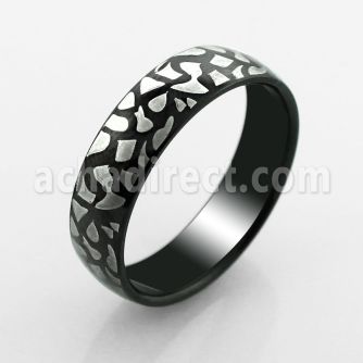 srb52 black stainless steel ring with shattered pattern