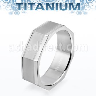 tir16 8 faceted titanium g23 ring w central band grooves
